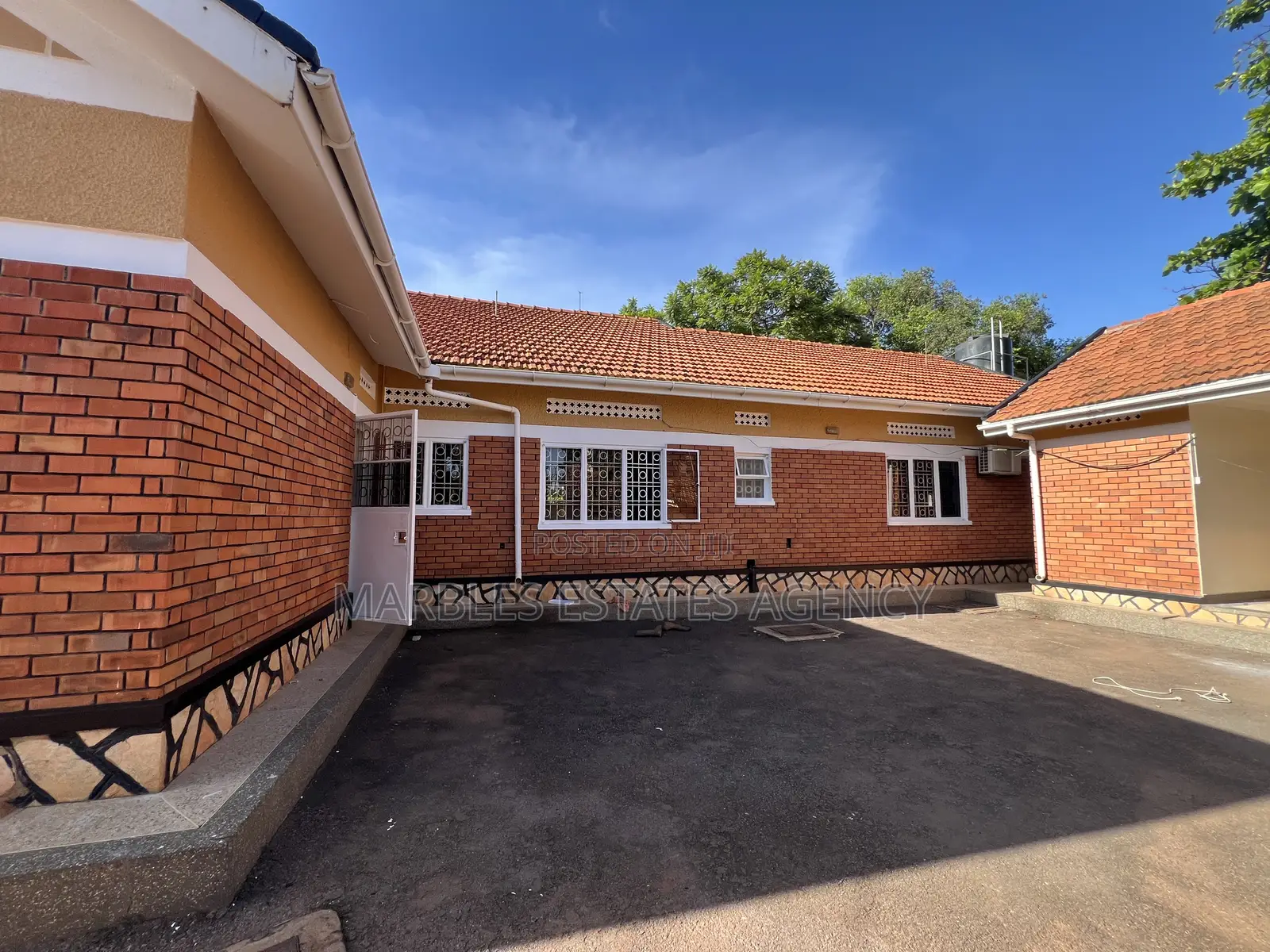 4bdrm Bungalow in Kololo, Central Division for rent