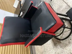 Simple Salon Chair