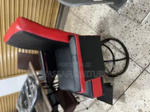 Simple Salon Chair
