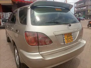 Toyota Harrier 2.2 16V 4WD 1999 Beige