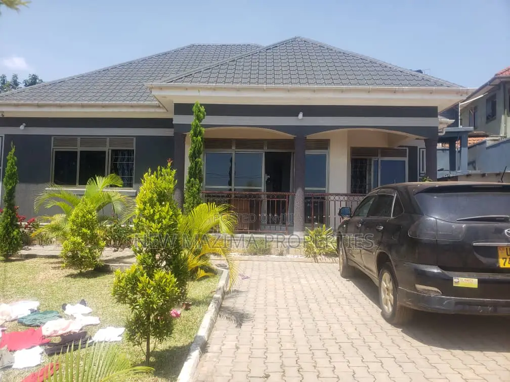 3bdrm Bungalow in Seguku Ntebe Rd, Division A for sale