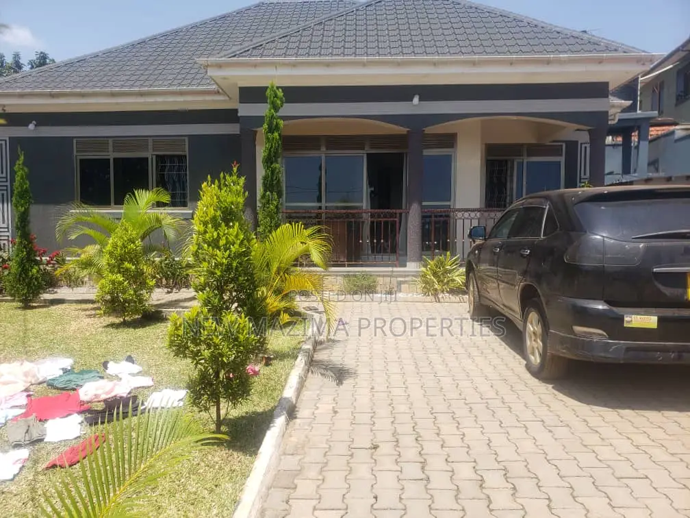3bdrm Bungalow in Seguku Ntebe Rd, Division A for sale