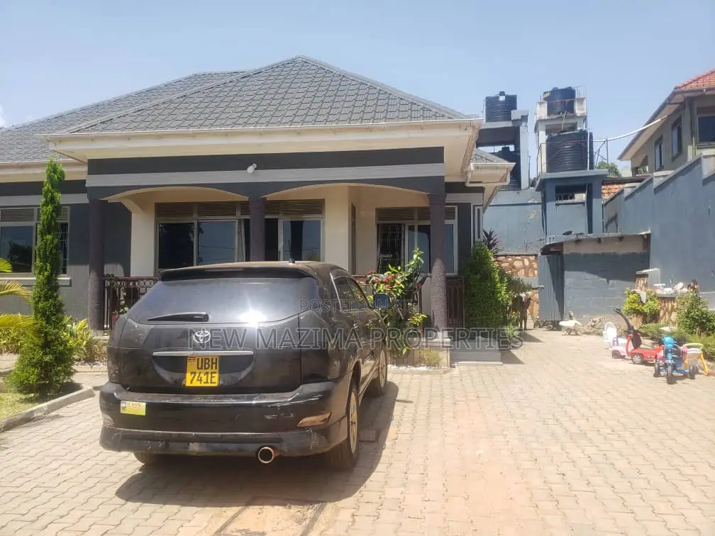 3bdrm Bungalow in Seguku Ntebe Rd, Division A for sale