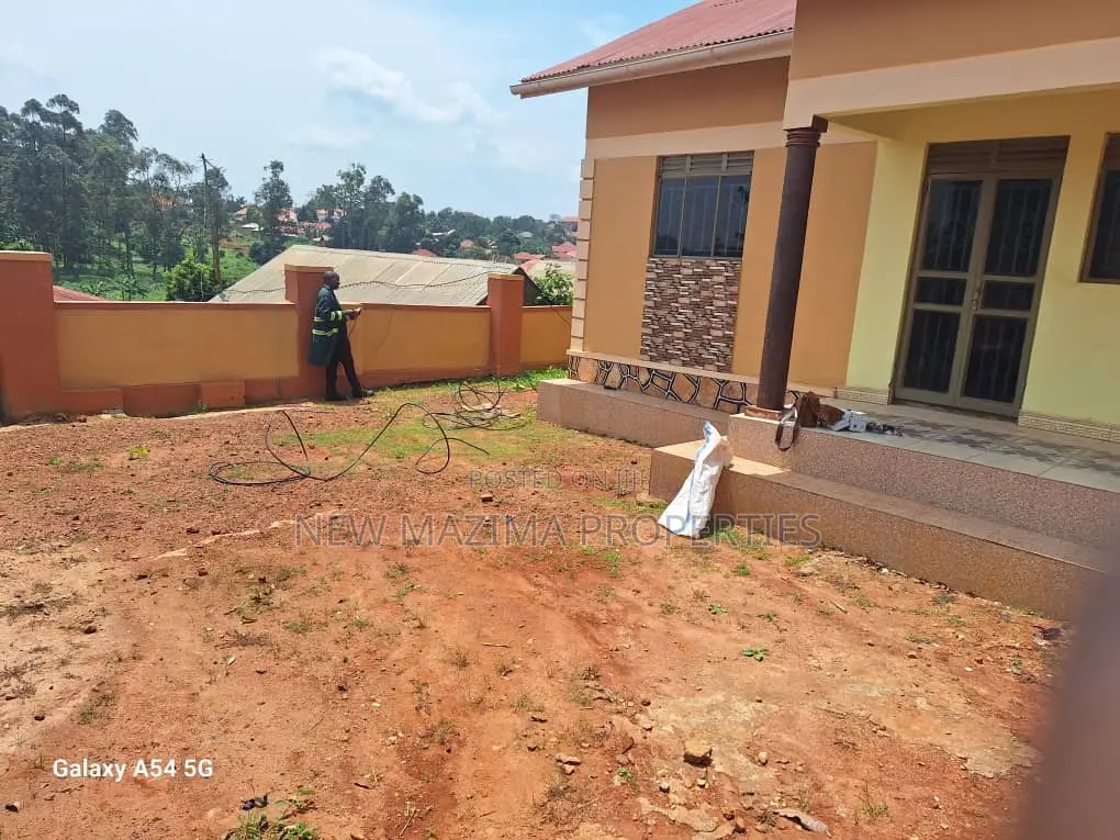 3bdrm Bungalow in Nansana Town, Division A for sale