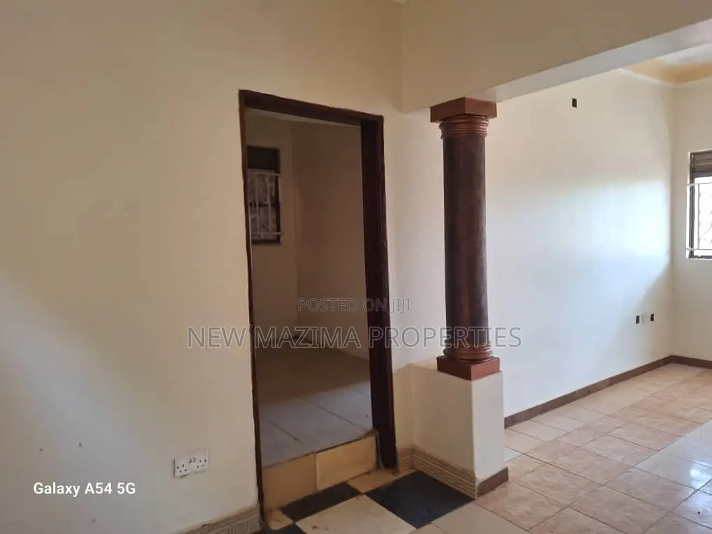 3bdrm Bungalow in Nansana Town, Division A for sale