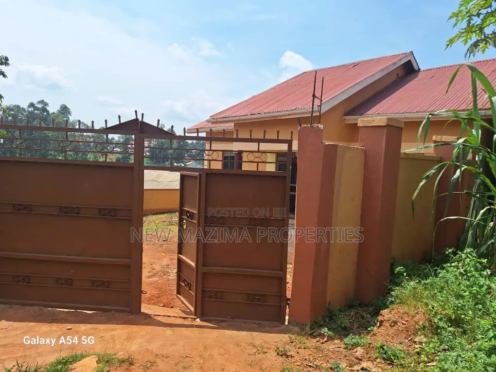 3bdrm Bungalow in Nansana Town, Division A for sale