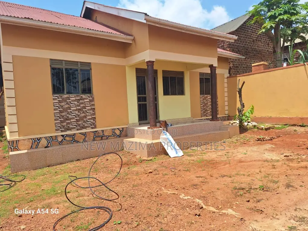 3bdrm Bungalow in Nansana Town, Division A for sale