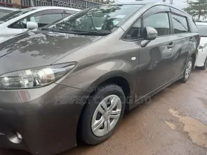 Photo - Toyota Wish 2010 Beige