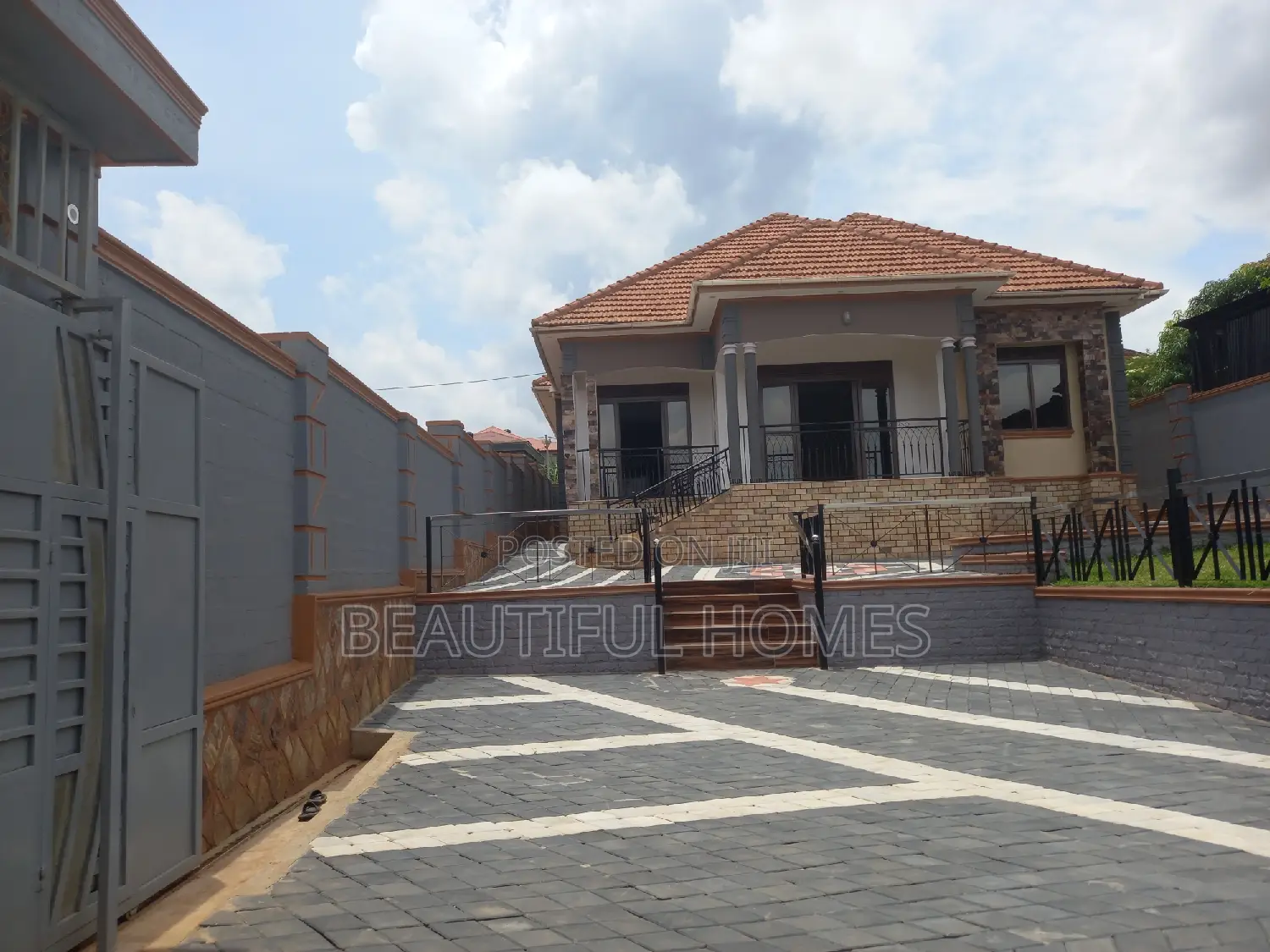 Furnished 4bdrm Bungalow in Kira for sale