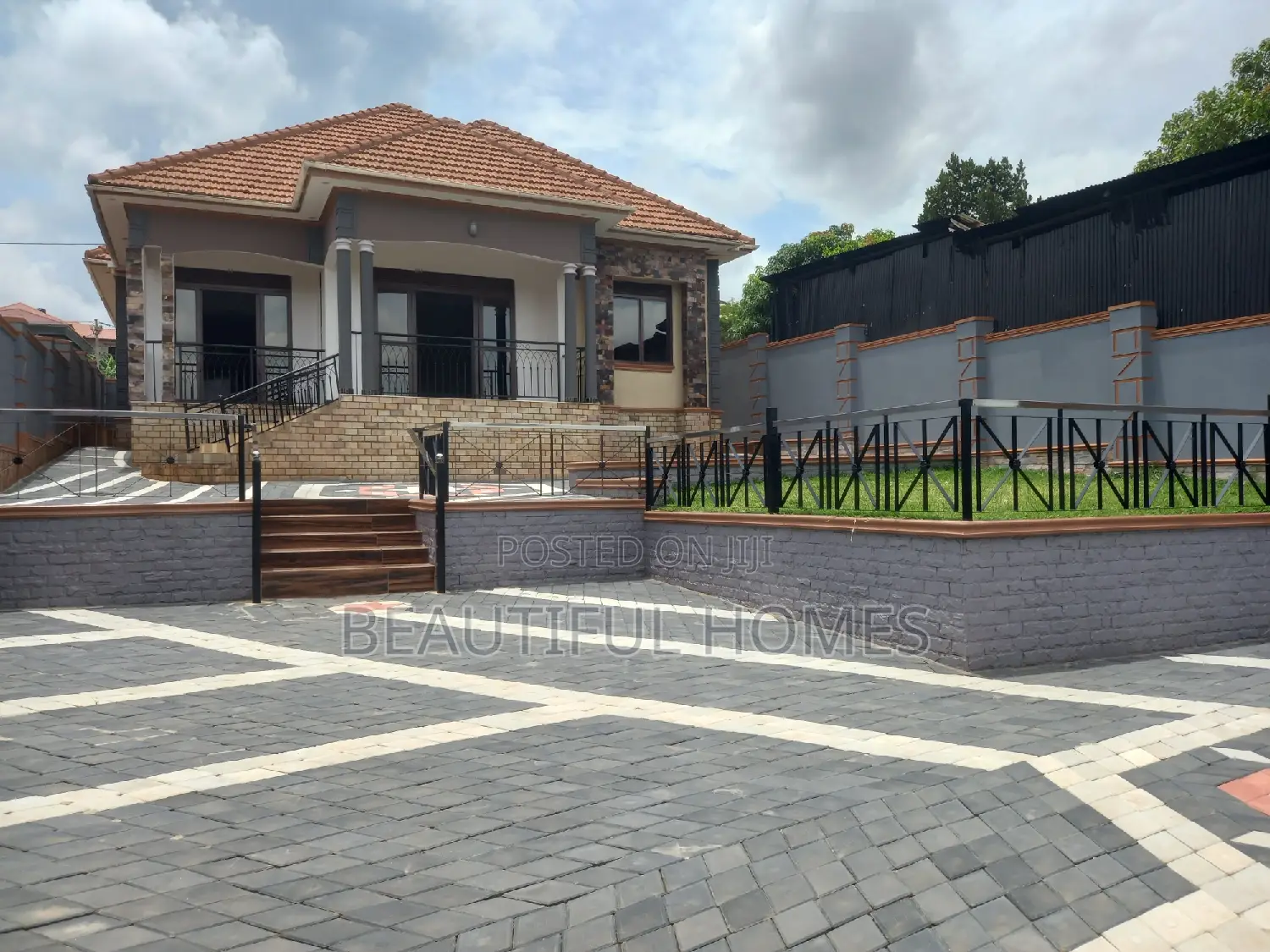 Furnished 4bdrm Bungalow in Kira for sale