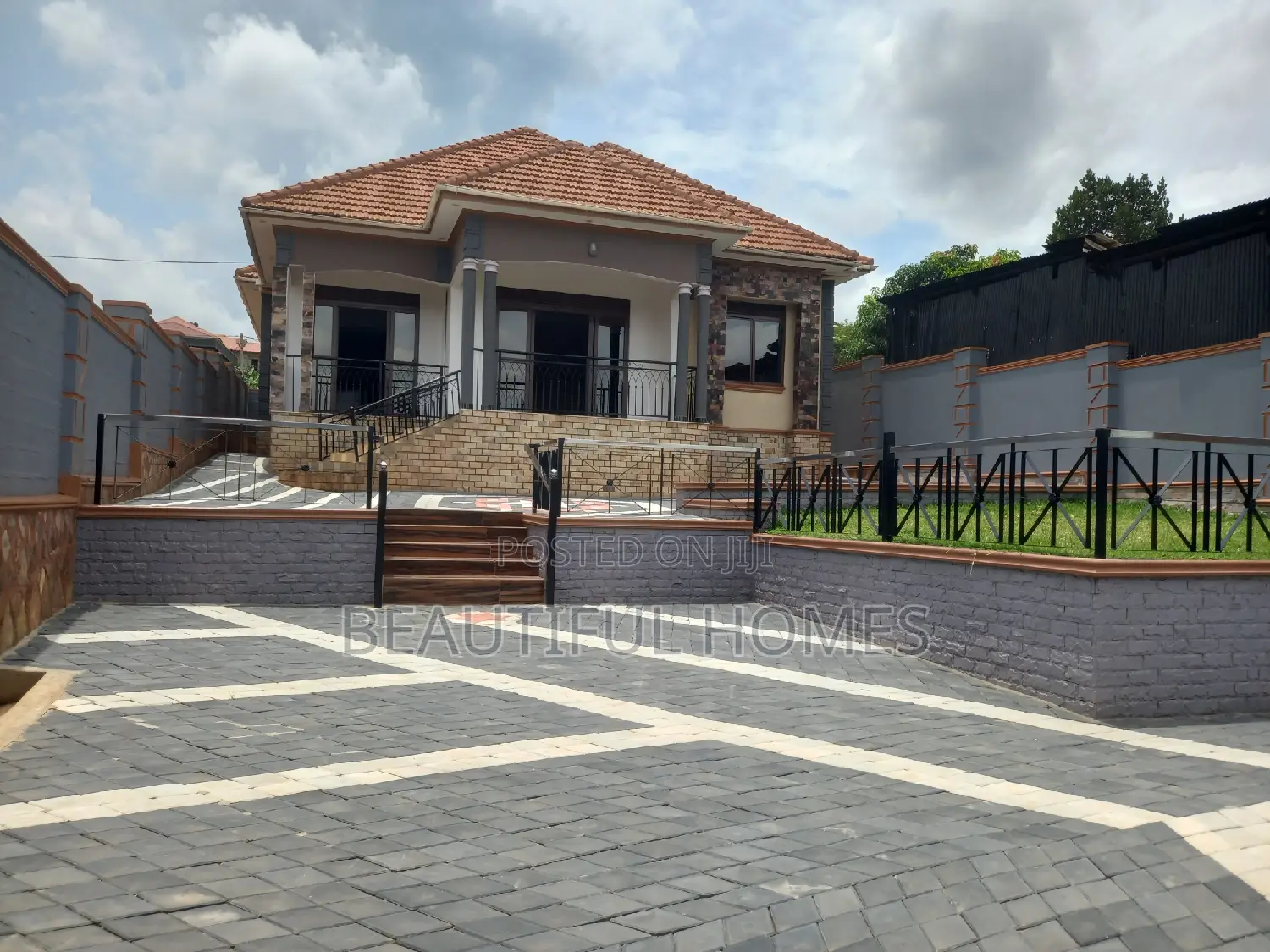 Furnished 4bdrm Bungalow in Kira for sale