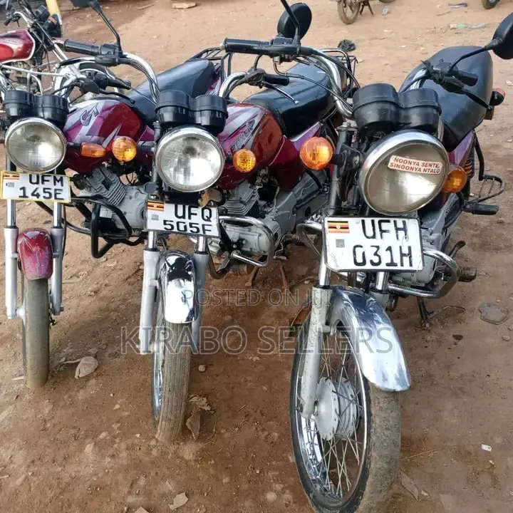 New Bajaj Boxer 100 2023 Red