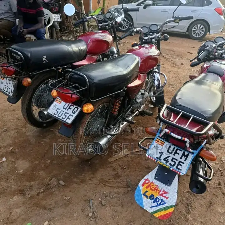 New Bajaj Boxer 100 2023 Red