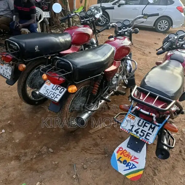 New Bajaj Boxer 100 2023 Red
