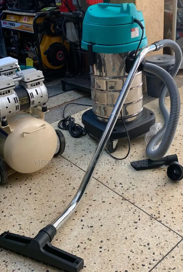 Vaccum Cleaner 30 Litres Wet and Dry With Wheels