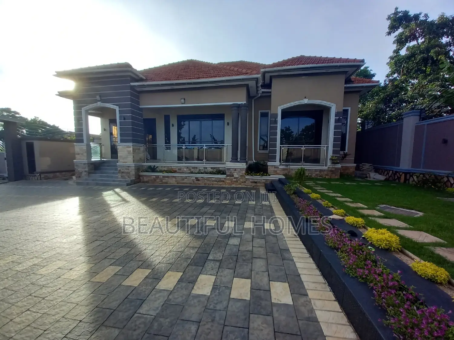 Furnished 5bdrm Mansion in Kira for sale