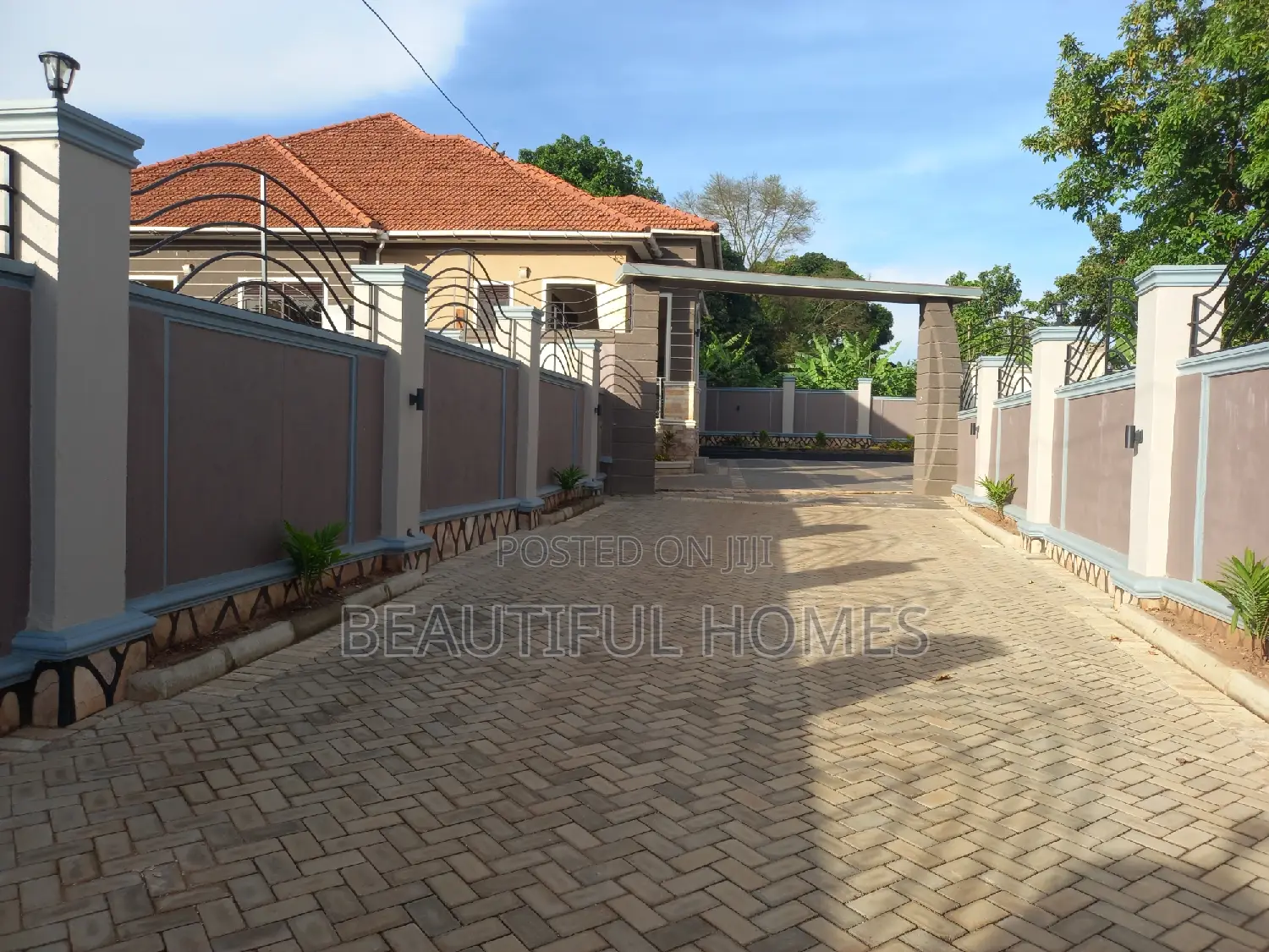 Furnished 5bdrm House in Kira for sale