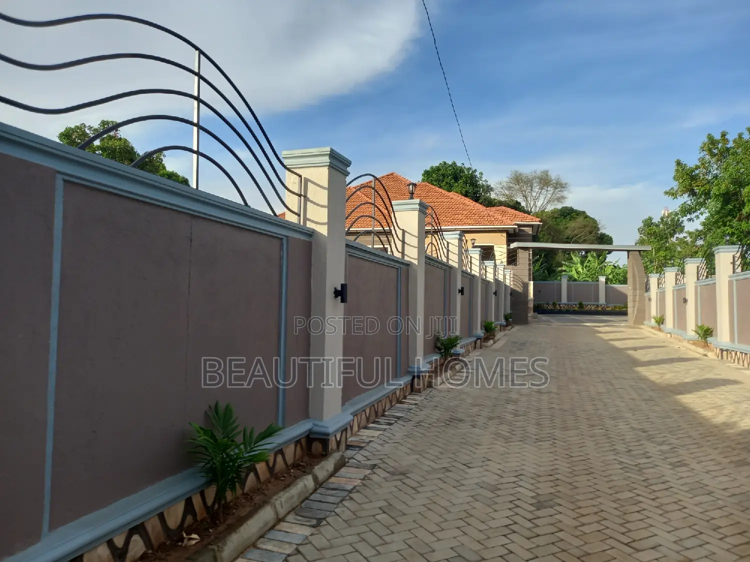 Furnished 5bdrm Bungalow in Kira for sale