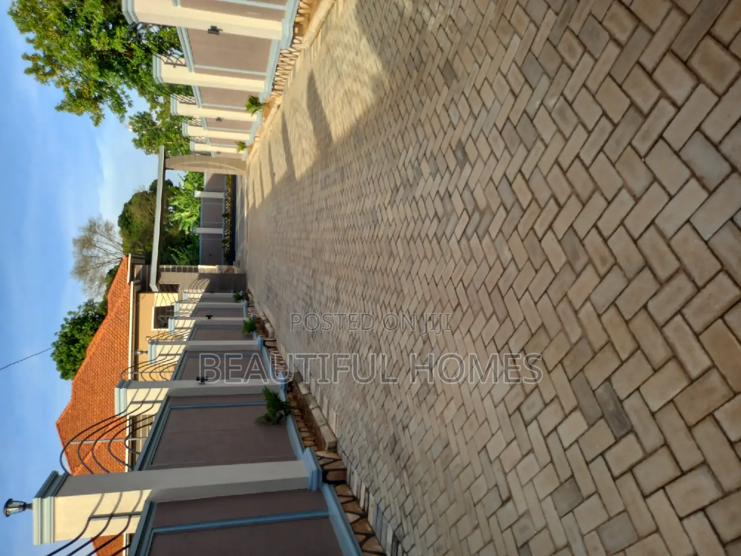Furnished 5bdrm Bungalow in Kira for sale