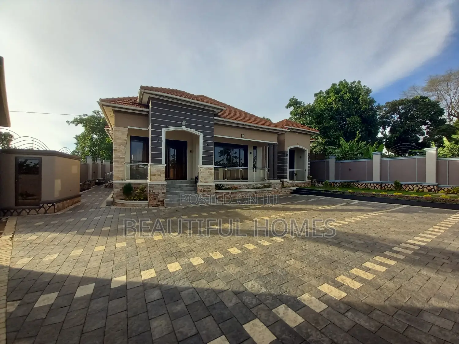 Furnished 5bdrm Bungalow in Kira for sale