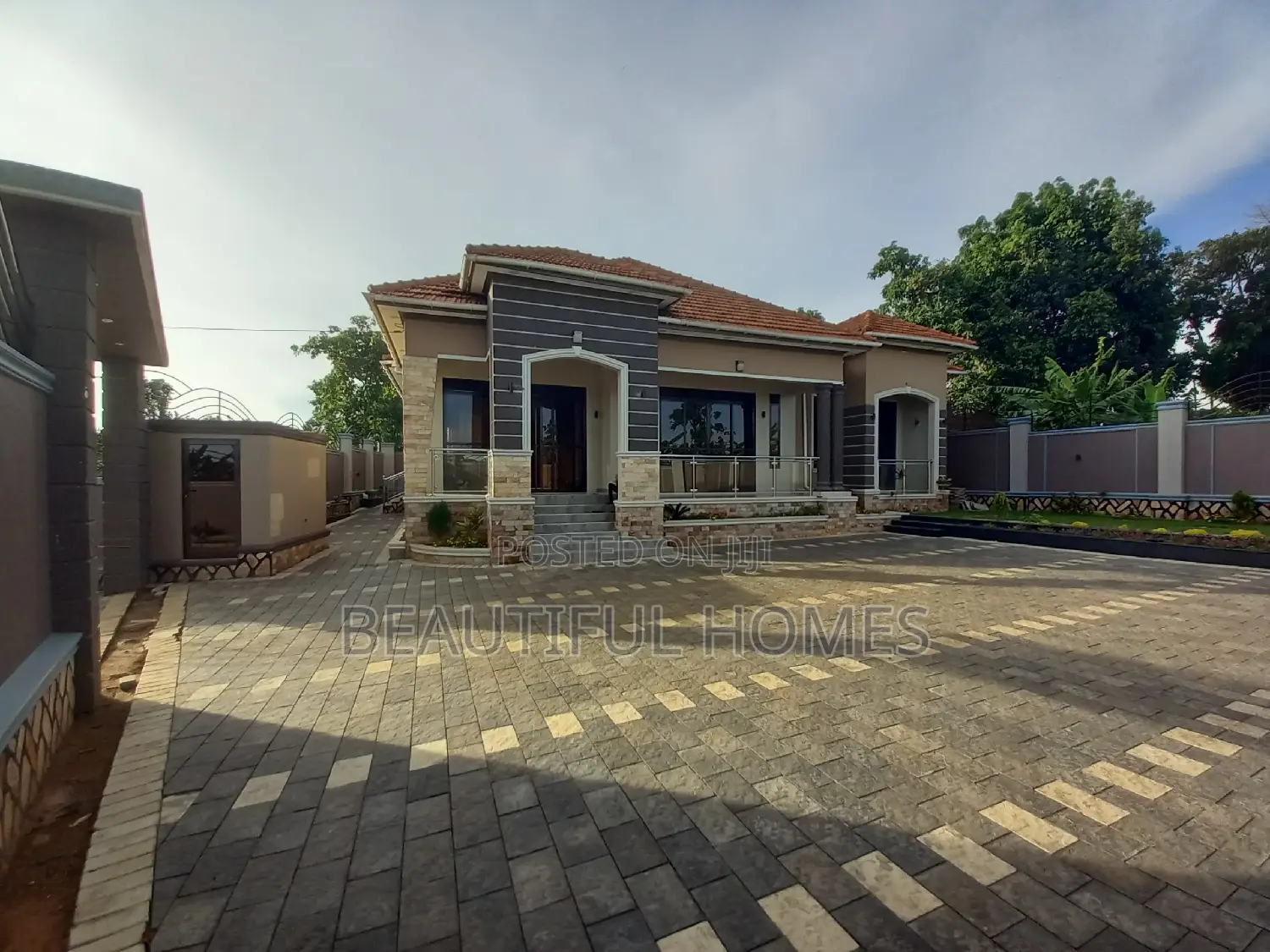 Furnished 5bdrm Bungalow in Kira for sale