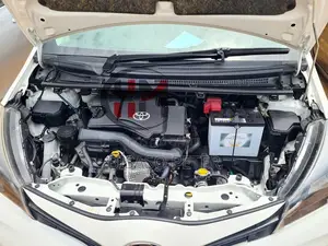 Toyota Vitz 1.3 AWD 3dr 2015 White