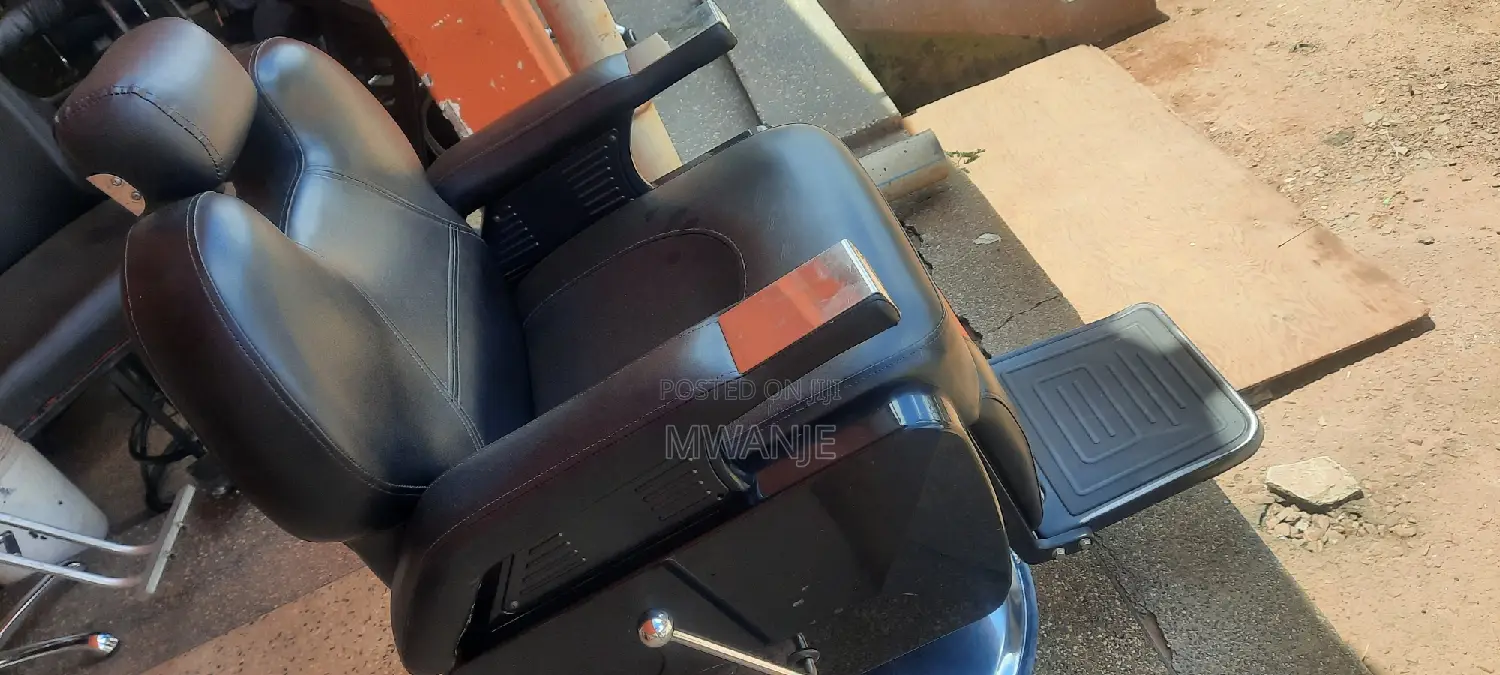 Sweetie Biggest Barber Chairs
