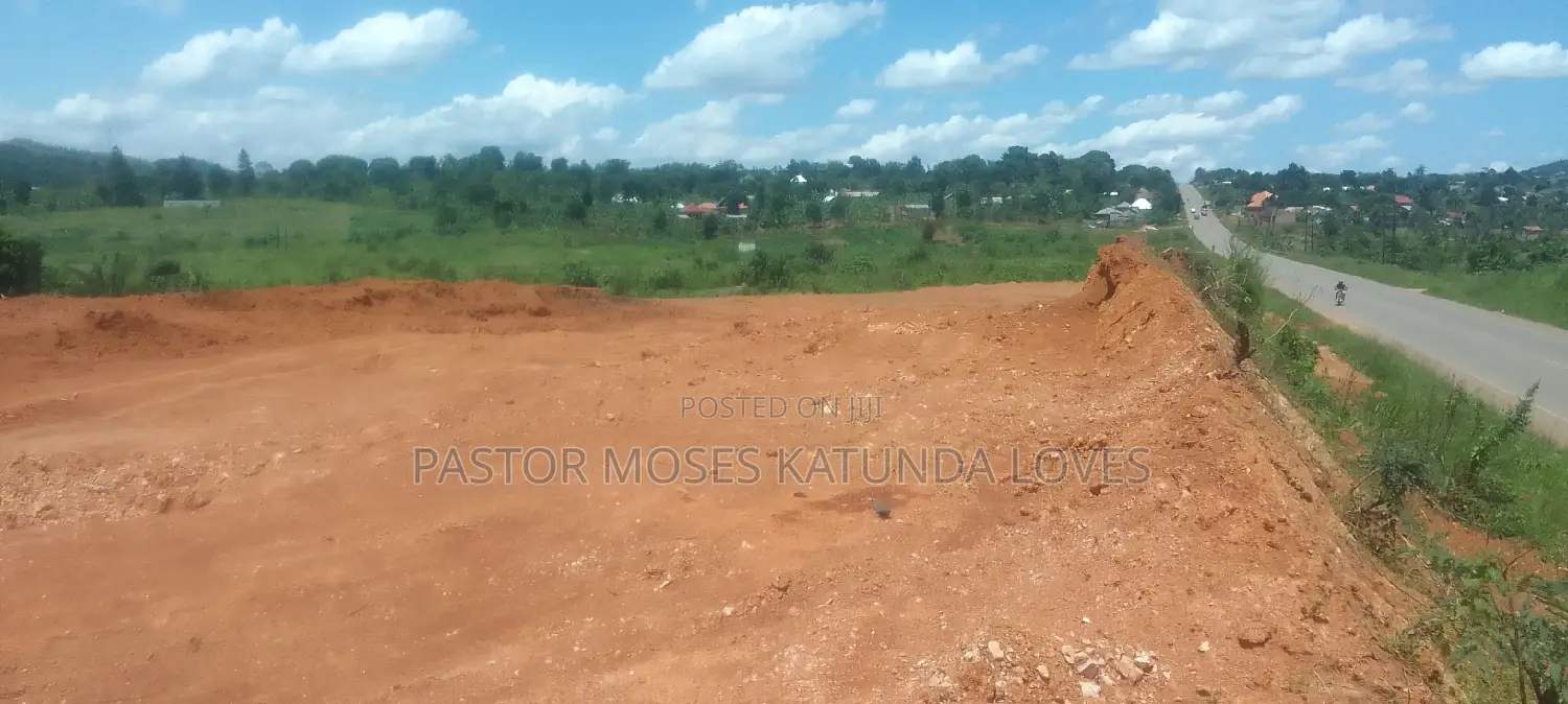 6 Acres Touching Tamarc Hoima Road
