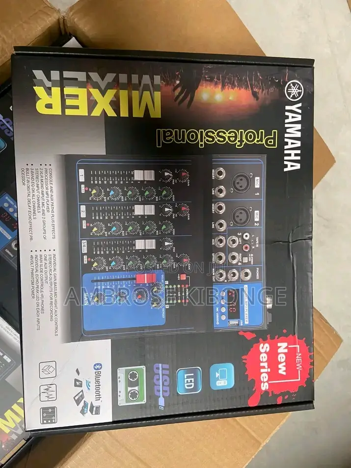 Digital 4-Channel USB Mixing Console Effects Processor Mixer