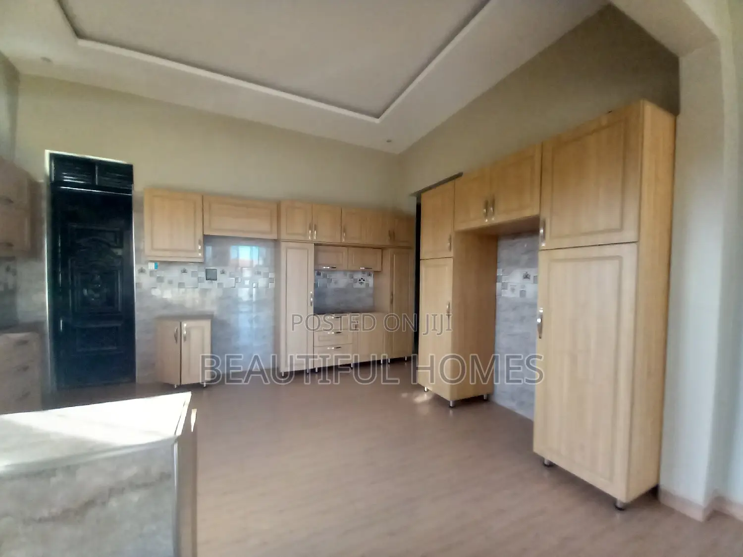 Furnished 5bdrm House in Kira Mamerito Road for sale