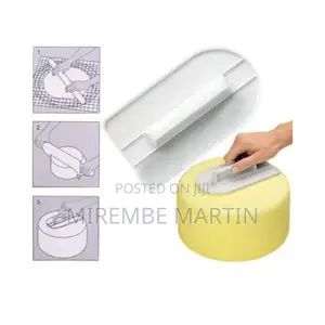 Plastic Portable Cake Smoother.