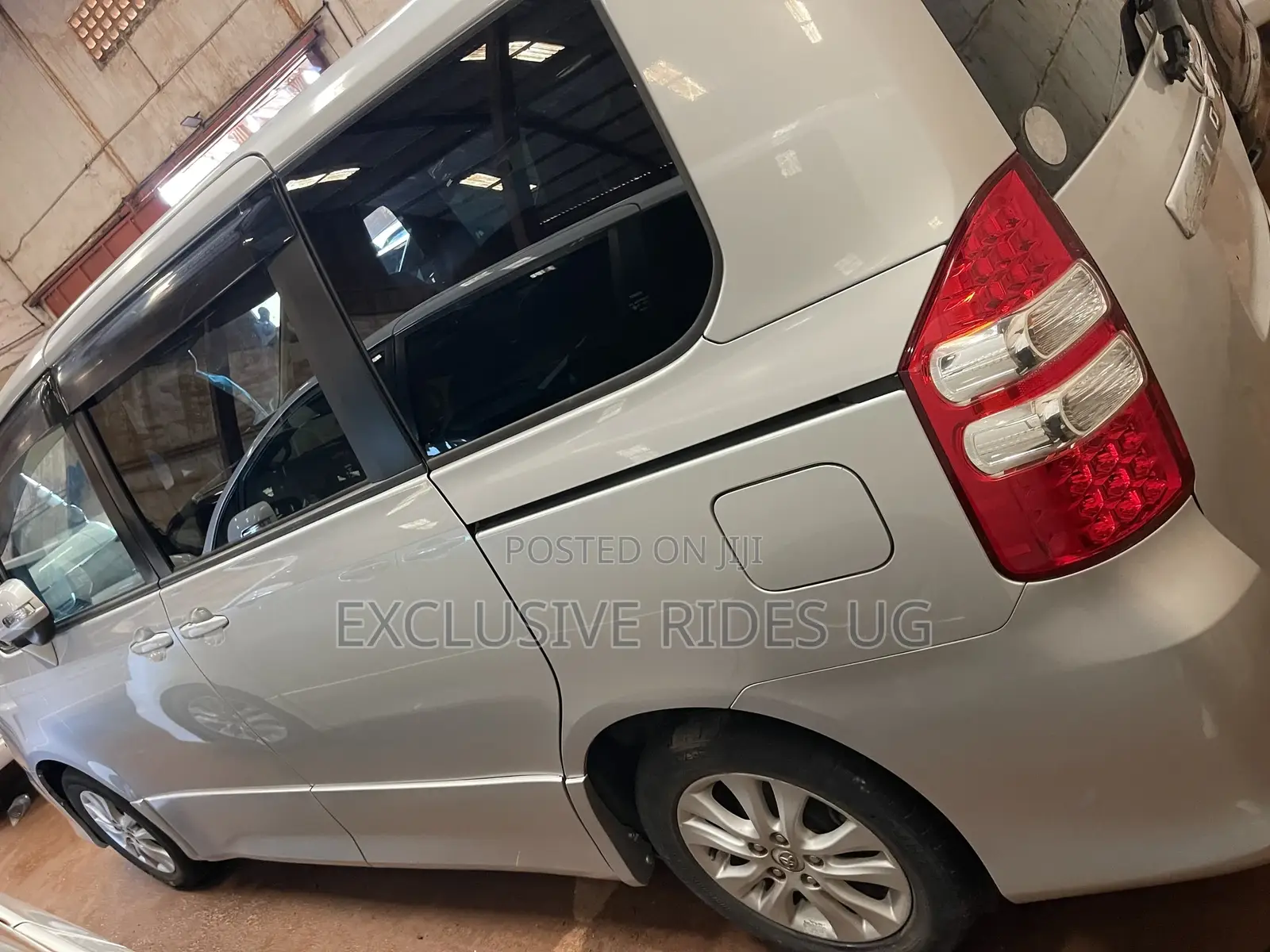 Toyota Noah 2011 Silver