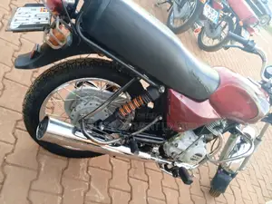 Bajaj Boxer 100 2024 Red