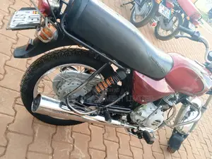 Bajaj Boxer 100 2024 Red