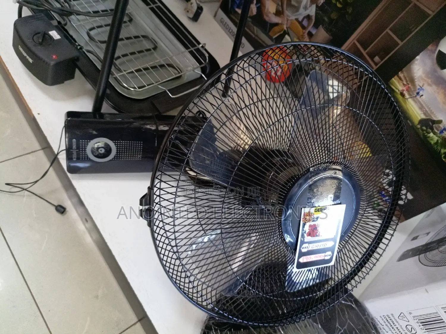 Geepas Original Wall Fans With a Remote