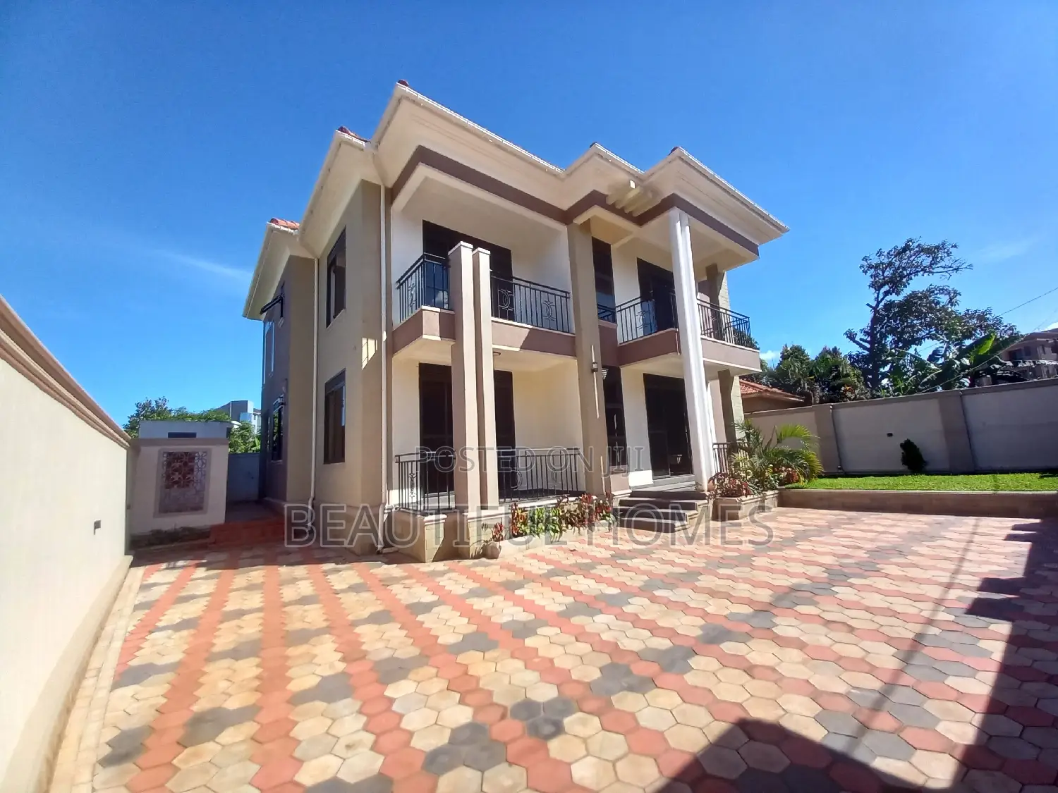 Furnished 5bdrm Duplex in Kira, Central Division for sale