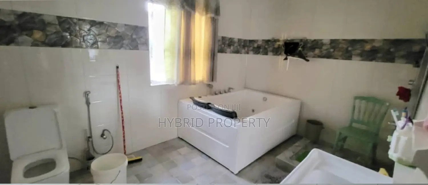 5bdrm Penthouse in Kitende~Kitovu Along, Ssisa for sale