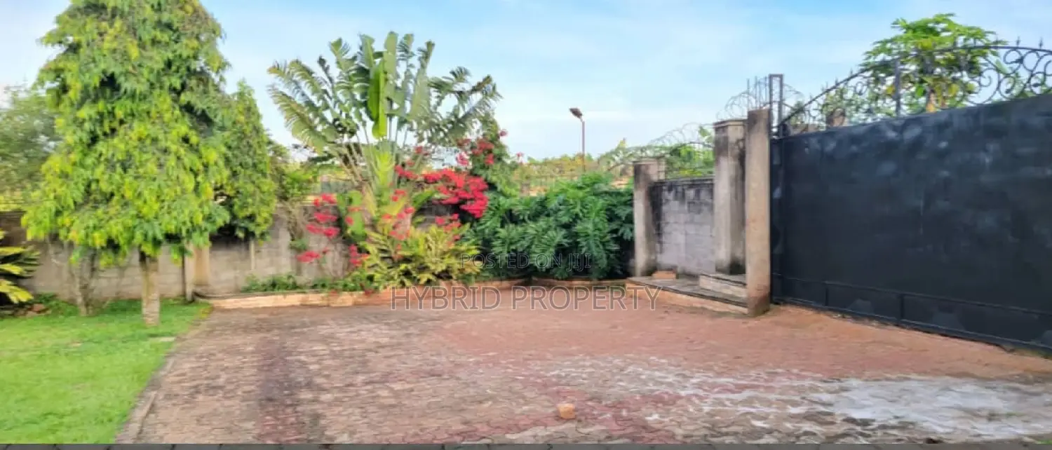 5bdrm Penthouse in Kitende~Kitovu Along, Ssisa for sale