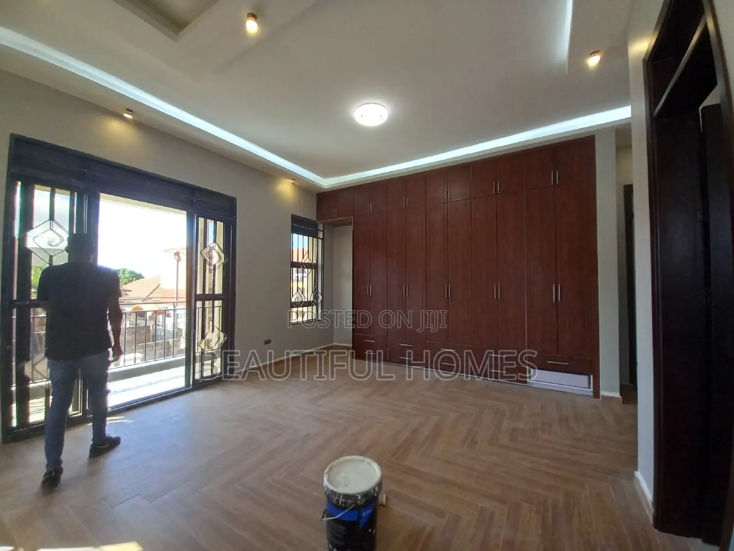 Furnished 5bdrm Mansion in Kira for sale