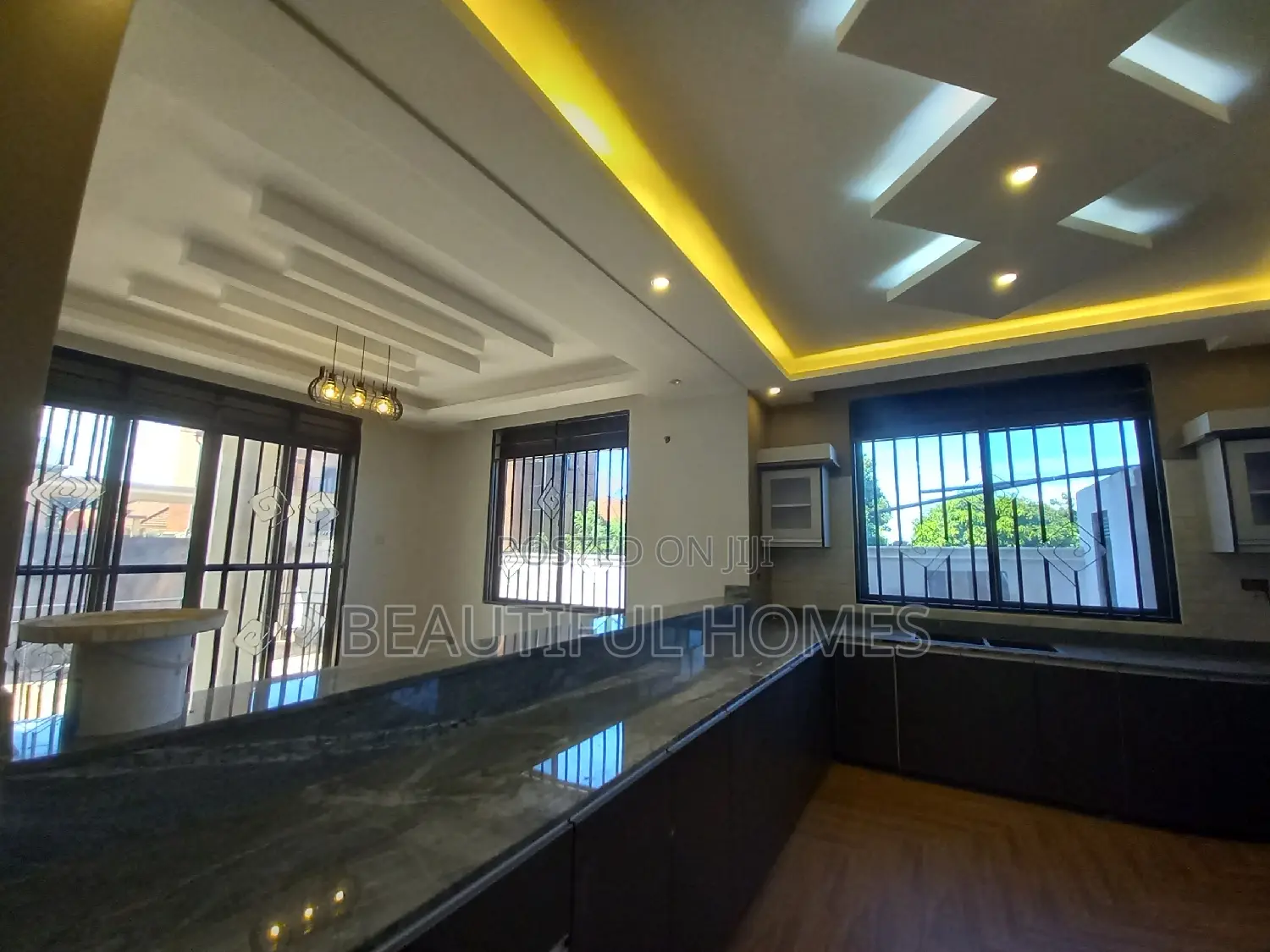 Furnished 5bdrm Duplex in Kira for sale