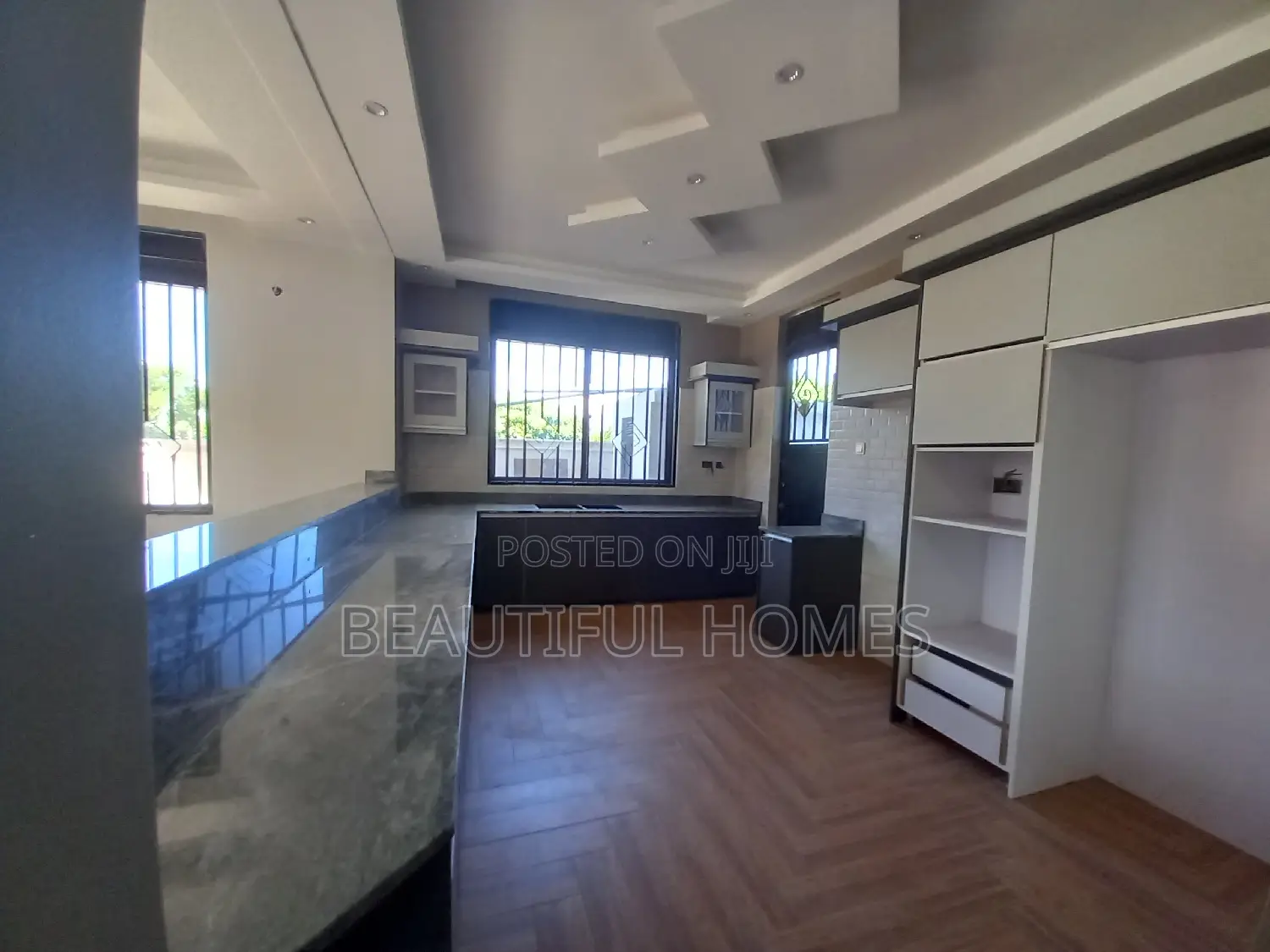 Furnished 5bdrm Duplex in Kira for sale