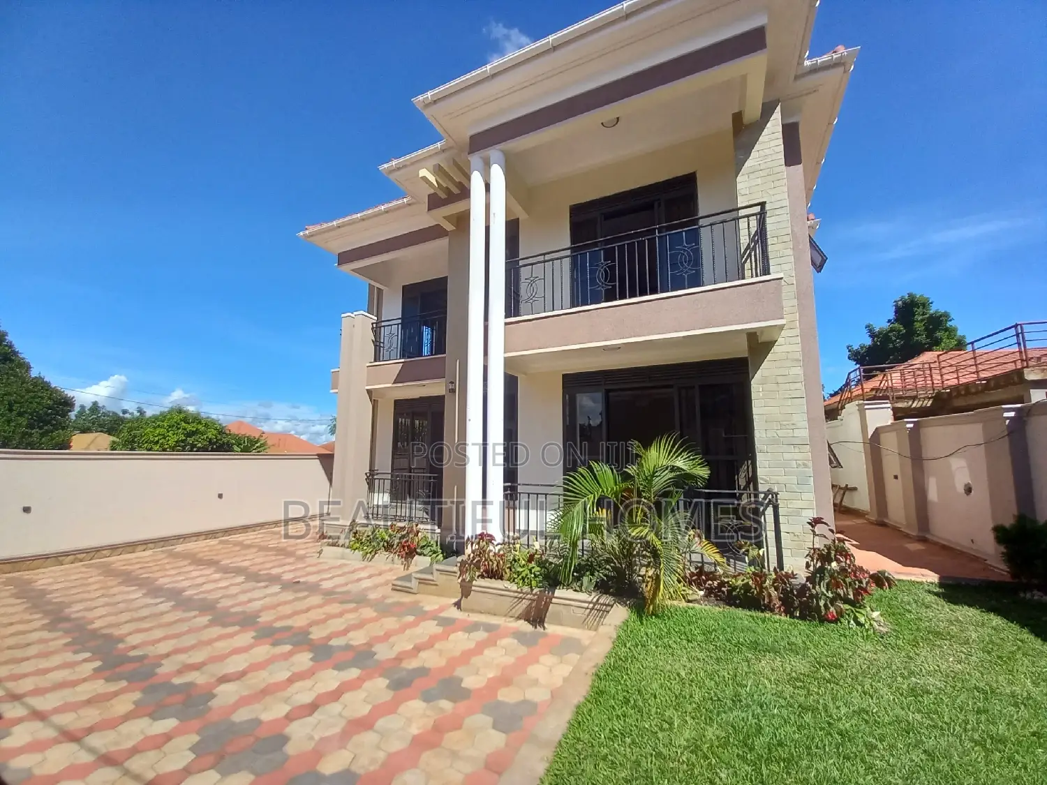 Furnished 5bdrm Duplex in Kira for sale