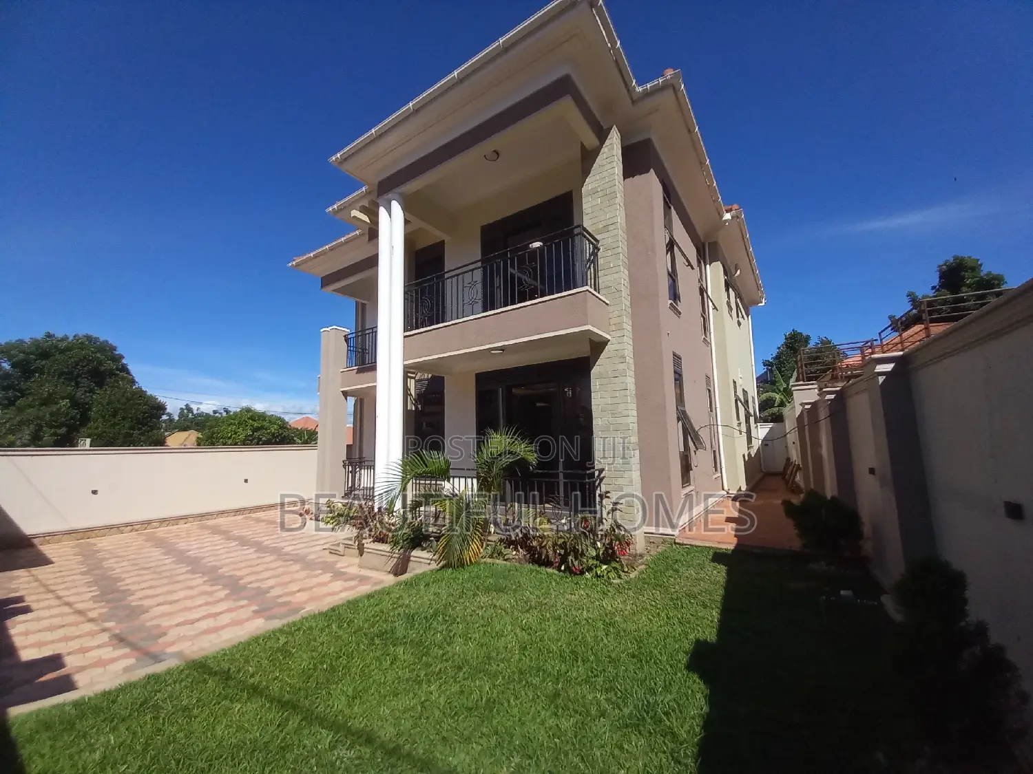 Furnished 5bdrm Duplex in Kira for sale