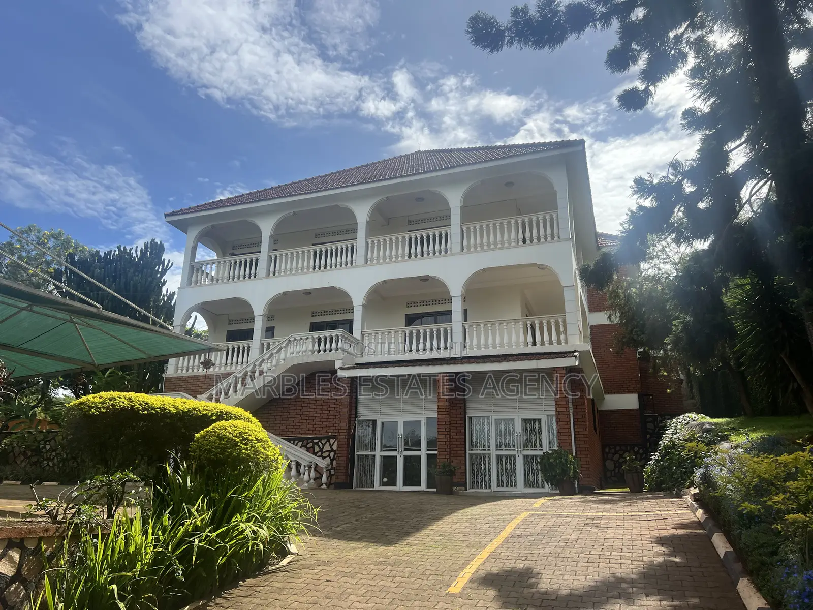 10bdrm House in Mbuya, Central Division for rent