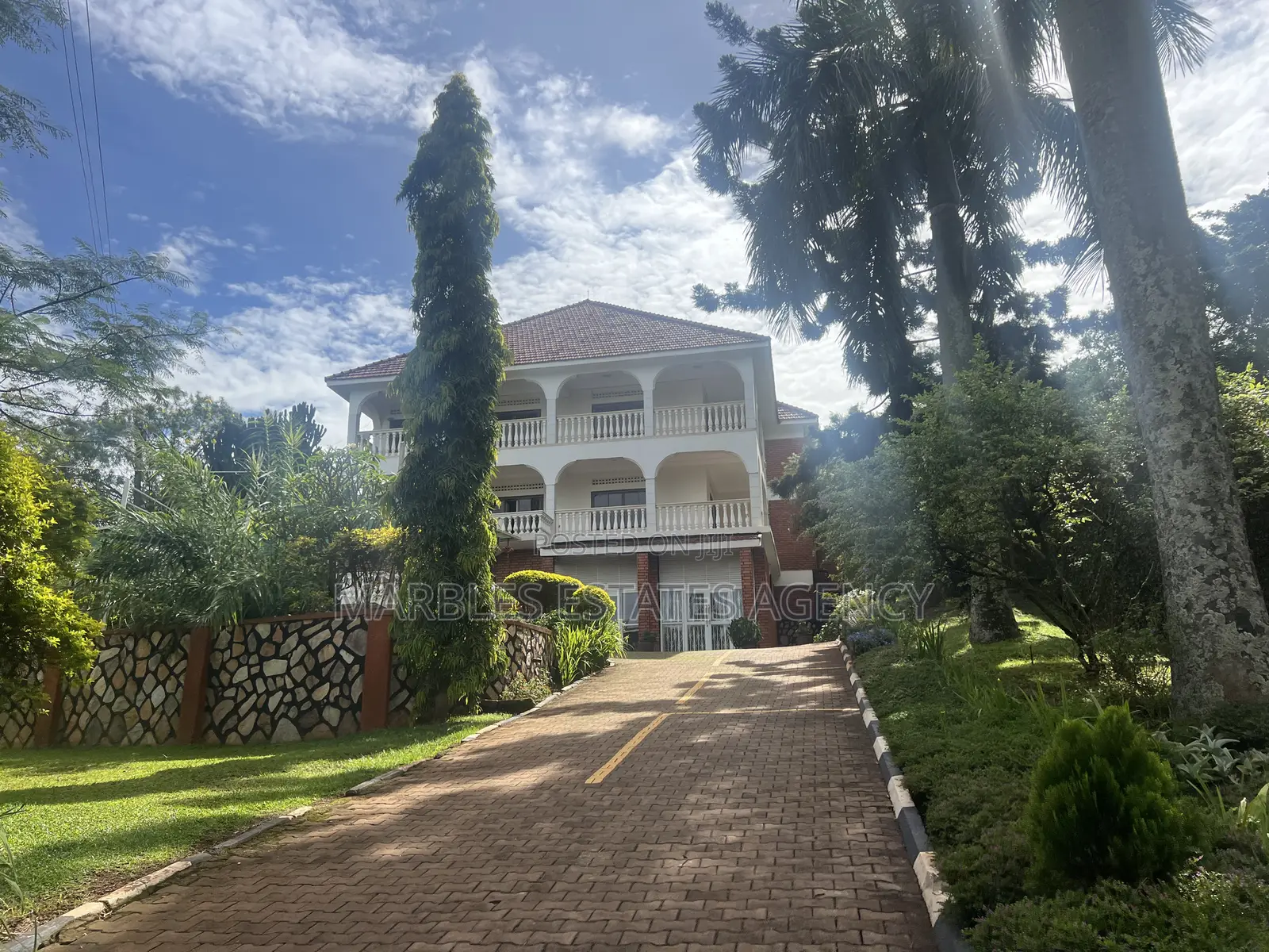 10bdrm House in Mbuya, Central Division for rent