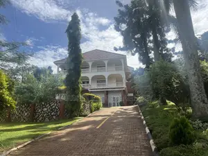 10bdrm House in Mbuya, Central Division for rent