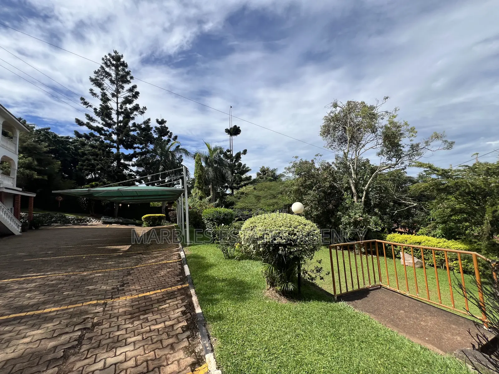 10bdrm House in Mbuya, Central Division for rent