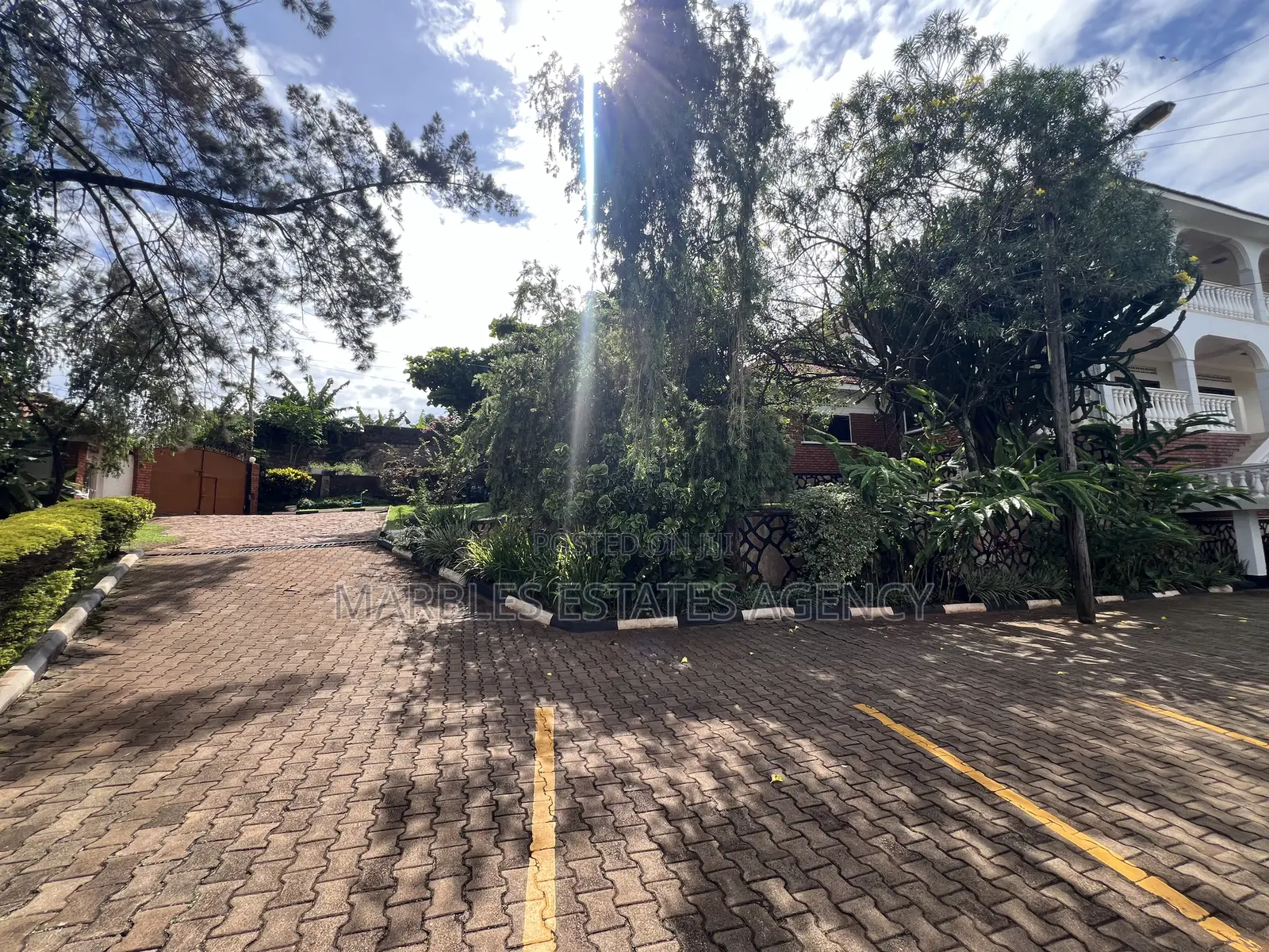 10bdrm House in Mbuya, Central Division for rent