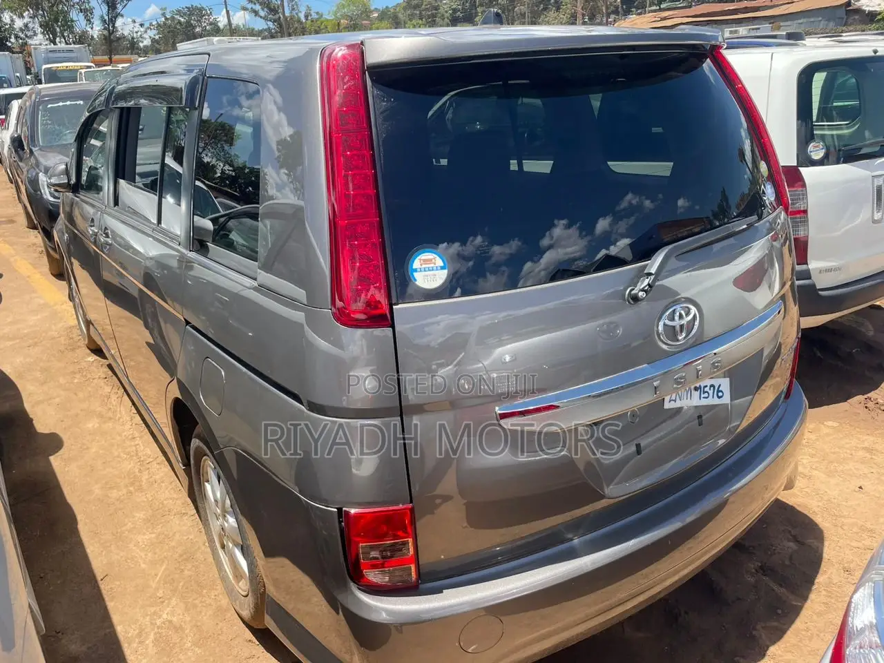 Toyota ISIS 1.8 Platana 2WD 2011 Gray