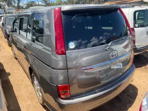 Toyota ISIS 1.8 Platana 2WD 2011 Gray